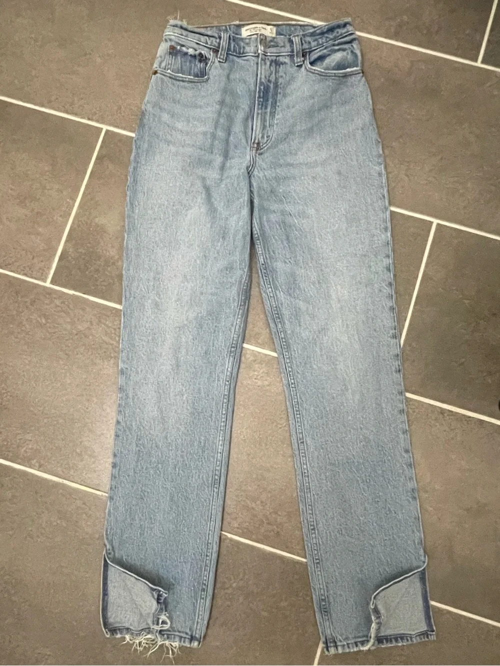 Abercrombie & Fitch Curve Love 90s Straight Ultra High Rise Jean size 27X31